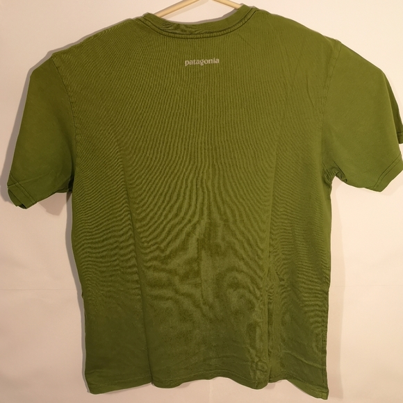 Men's Green Patagonia Graphic T Shirt Large - Picture 3 of 4